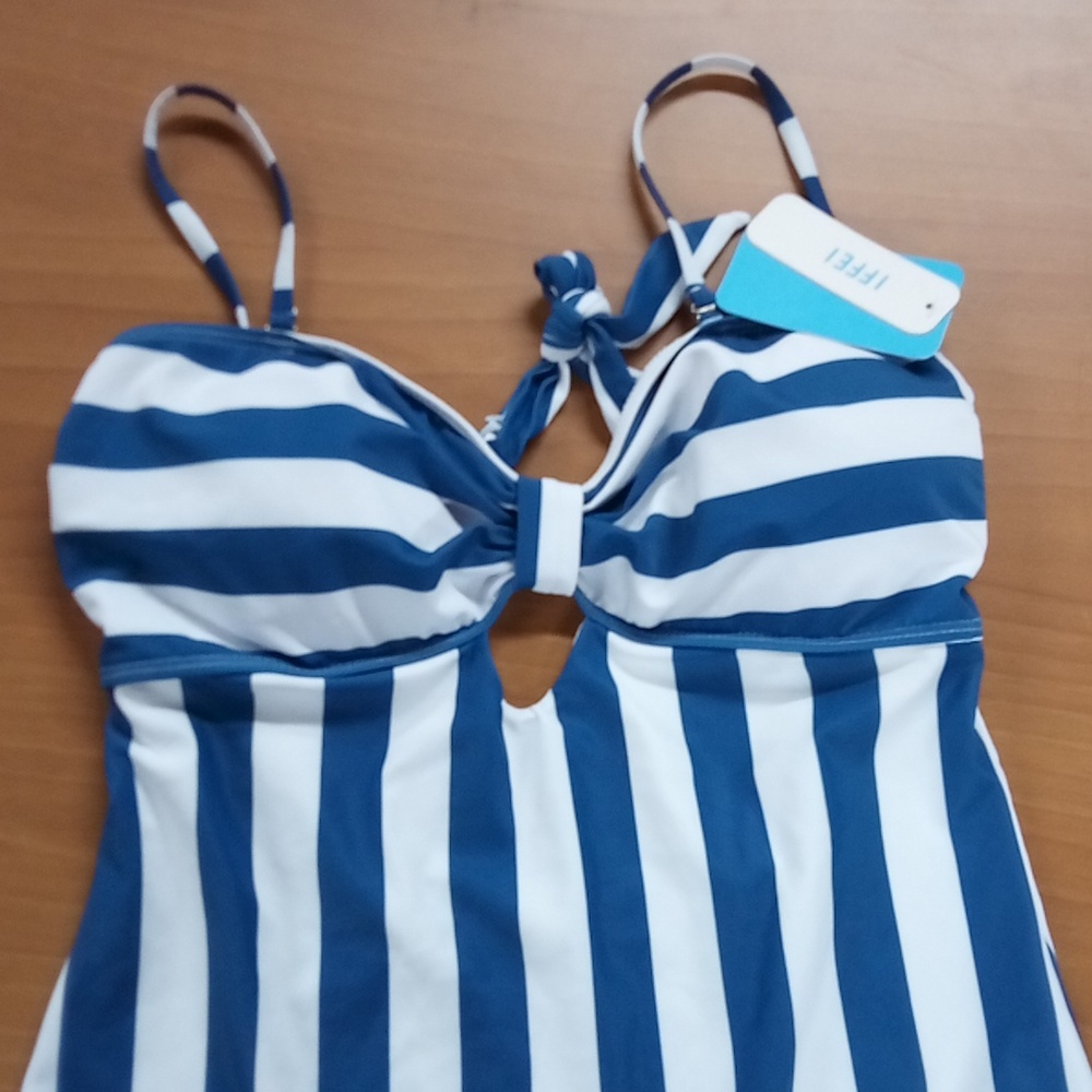 Women's one piece iffei large - Picture 2 of 6